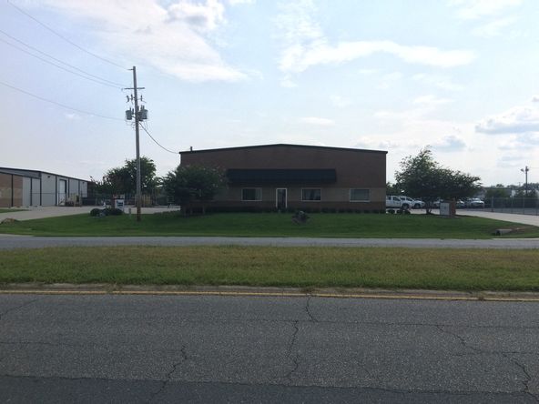 Industrial For Lease: 4904 Hazel Jones Rd, Bossier City, LA 71111